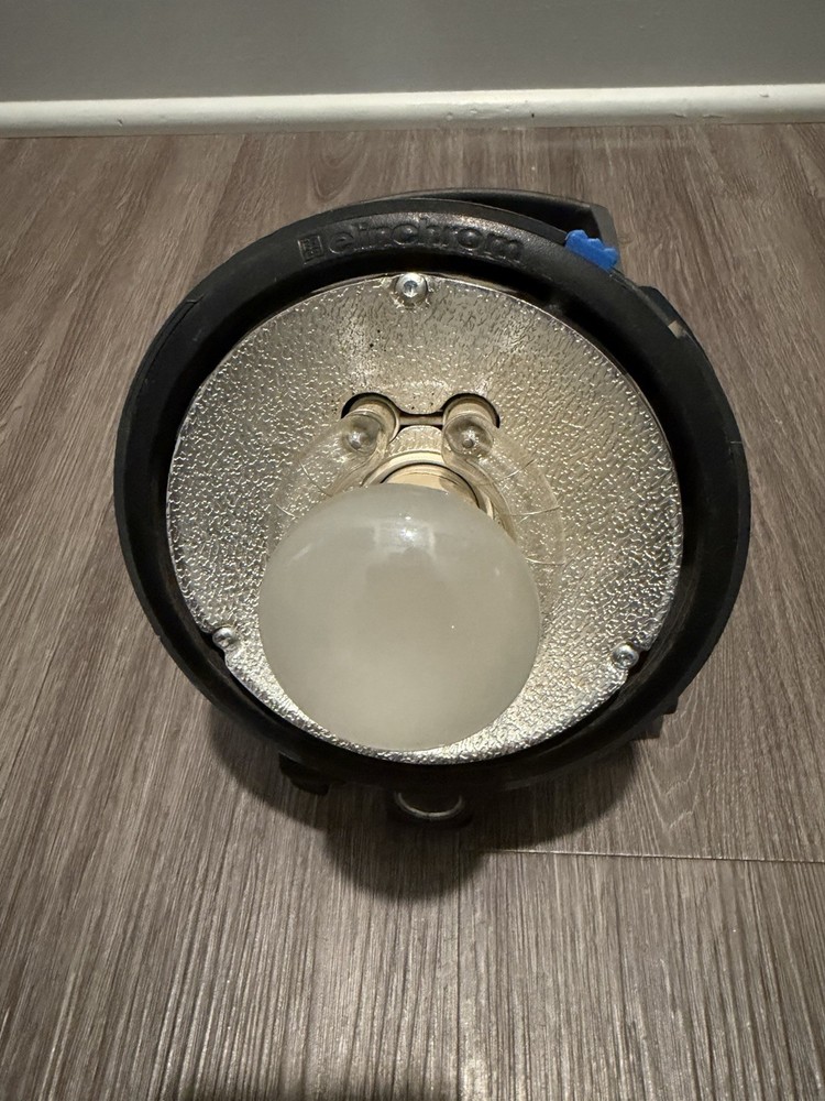 TESTED - Elinchrom D-Lite 4 it Bundle - 2 Light Units