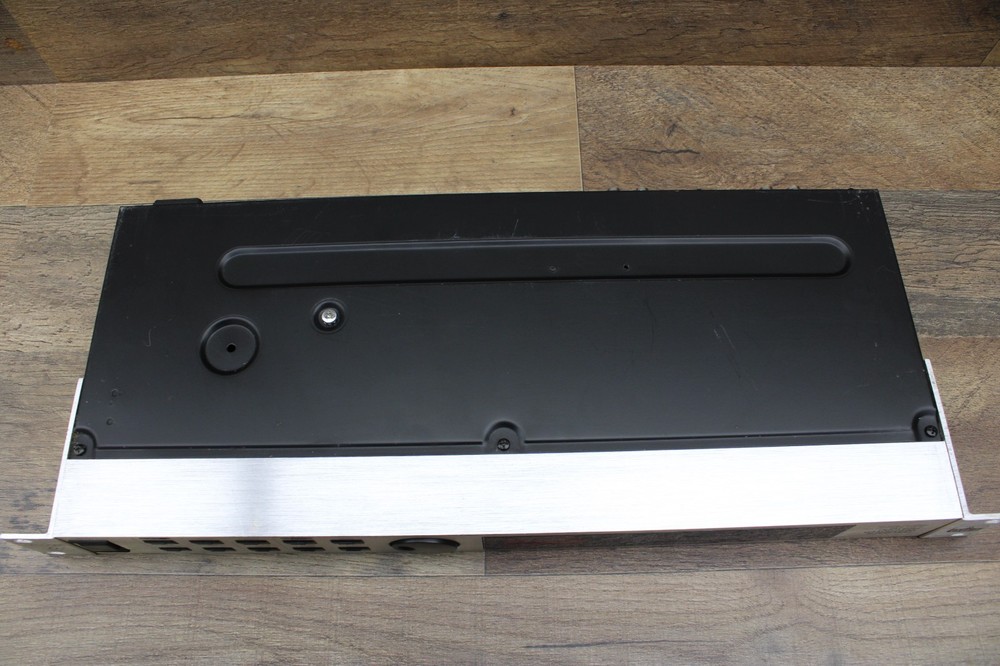 Behringer Automatic Feedback Destroyer Preametric EQ FBQ1000