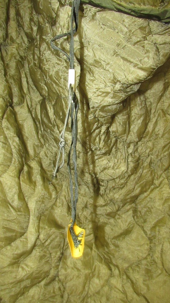 Vintage Emergency Pull String Sleeping Bag Quilted Lightweight Green with bag