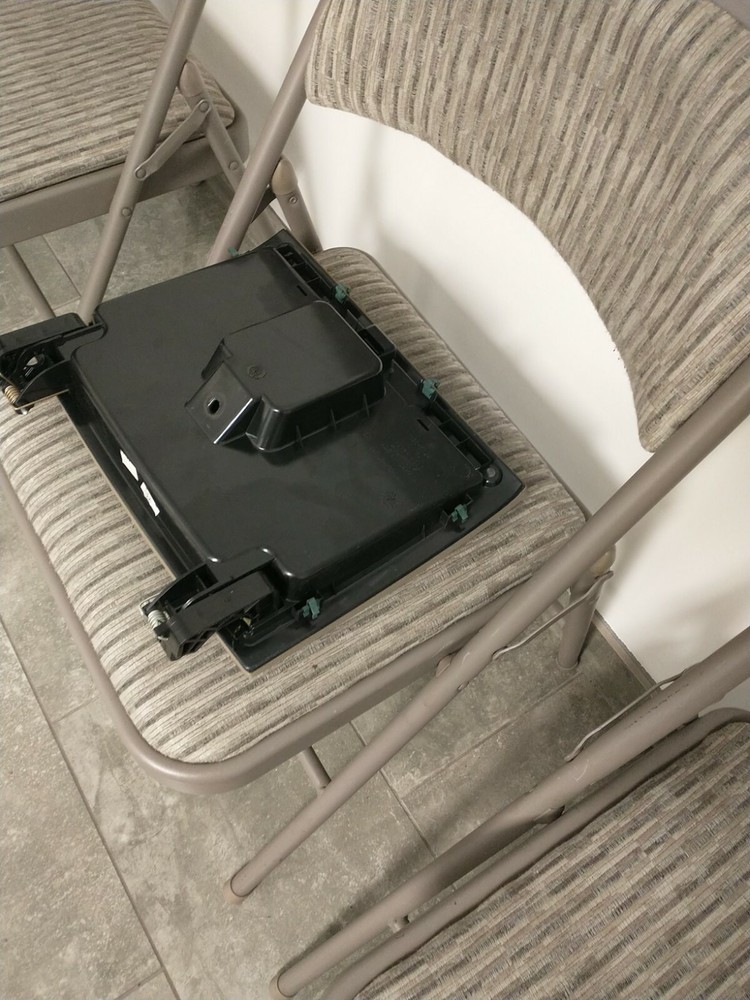 Tan 04-07 Ford Freestar UPPER DASH GLOVE BOX