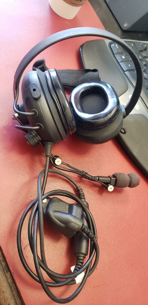 HARRIS P7300 TACTICAL NOISE CANCELLING HEADSET.