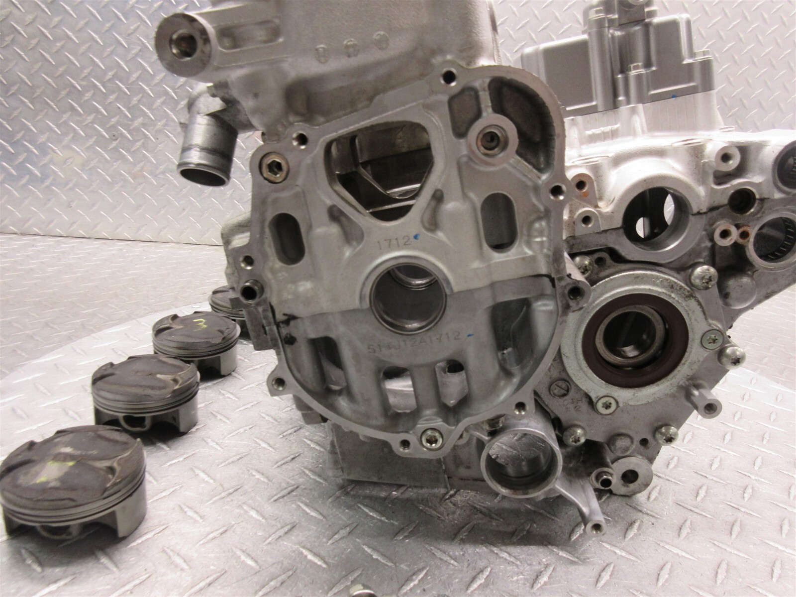 2015 11-20 Suzuki GSXR 750 GSXR750 Crankcase Case Engine Motor Block Piston Lot