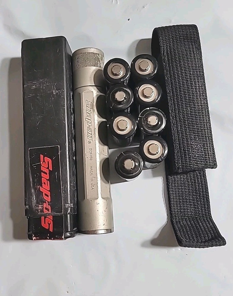 Snap-on ECF925 Flashlight W/8 Batteries. Used