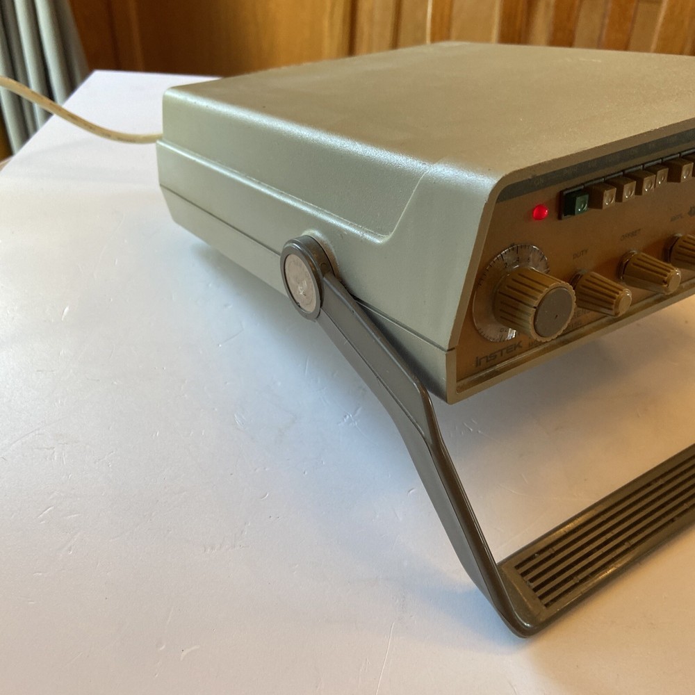 GW Instek FG-8015G Analog Function Generator Untested Powers Up #J