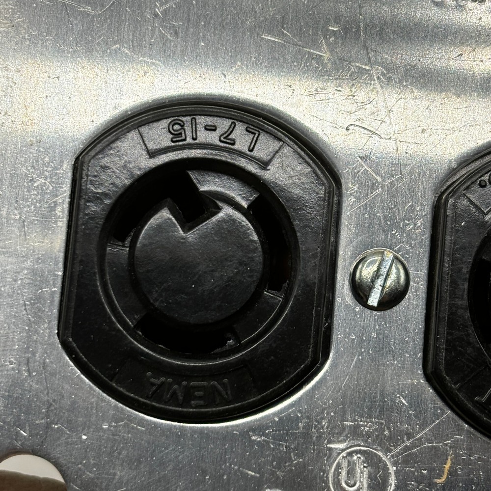 BRYANT 4751 Duplex Receptacle and box cover🔔
