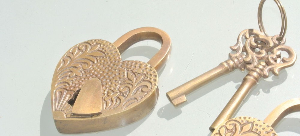 engraved PADLOCK 3" Vintage stye HEART LOVE solid brass 2 keys lock bridge