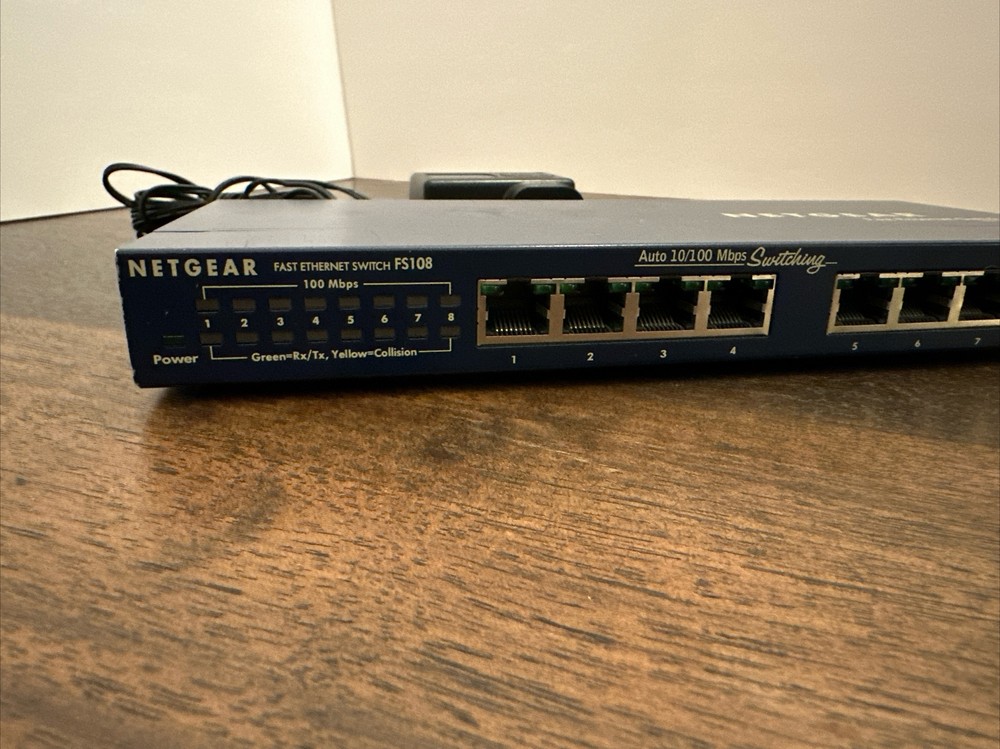 Netgear Fast Ethernet Switch FS108 -8 ports auto 10/100 Mbps switching