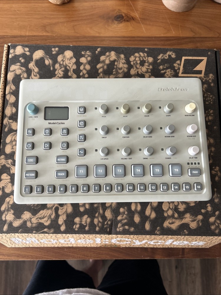 Elektron MODEL:CYCLES 6 Track FM Based Groove Box