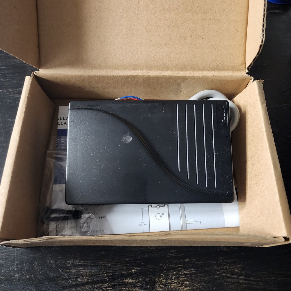 HID Prox THINLINE II Wall Switch Reader 5395C1104 NEW