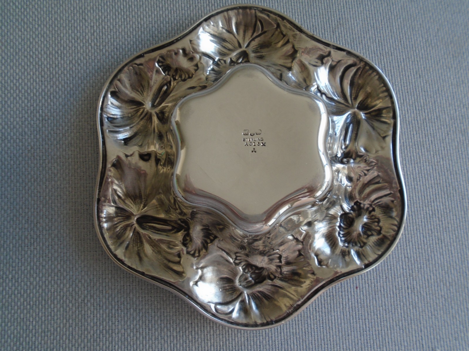 GORHAM STERLING SILVER ~ REPOUSSE DISH BOWL 7" c1898 5.6oz~ ART NEUVEAU BEAUTY!