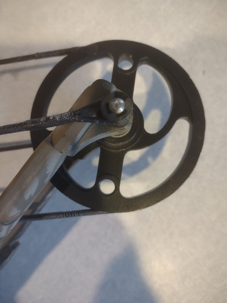 Camouflage Compound Bow 70 Lb.29 String.2901cable Tune.95.5string Length.