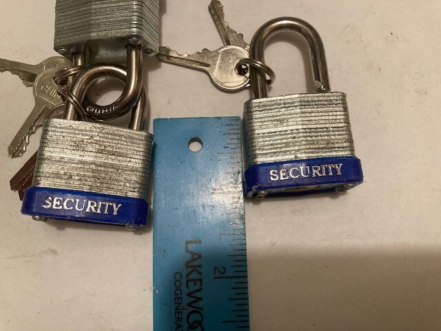 NEW (OPEN BOX) SET 3 KEYED ALIKE 1" W X 2" L LAMINTD PADLOCK / DIFF KEY PER SET