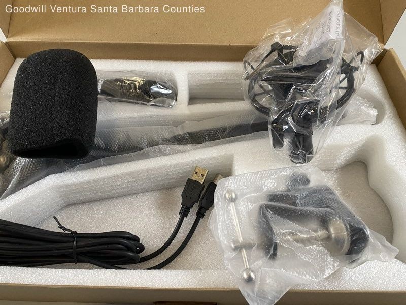 Travor USB Microphone w/ Accessories