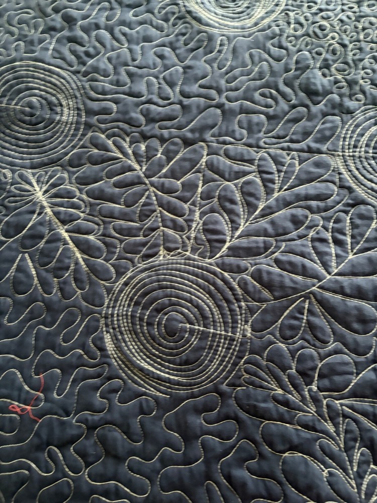 EXQUISITE QUILT, DRAMATIC QUILTING, PATCHWORK & WHOLECLOTH, TWO-SIDED GLAMOUR