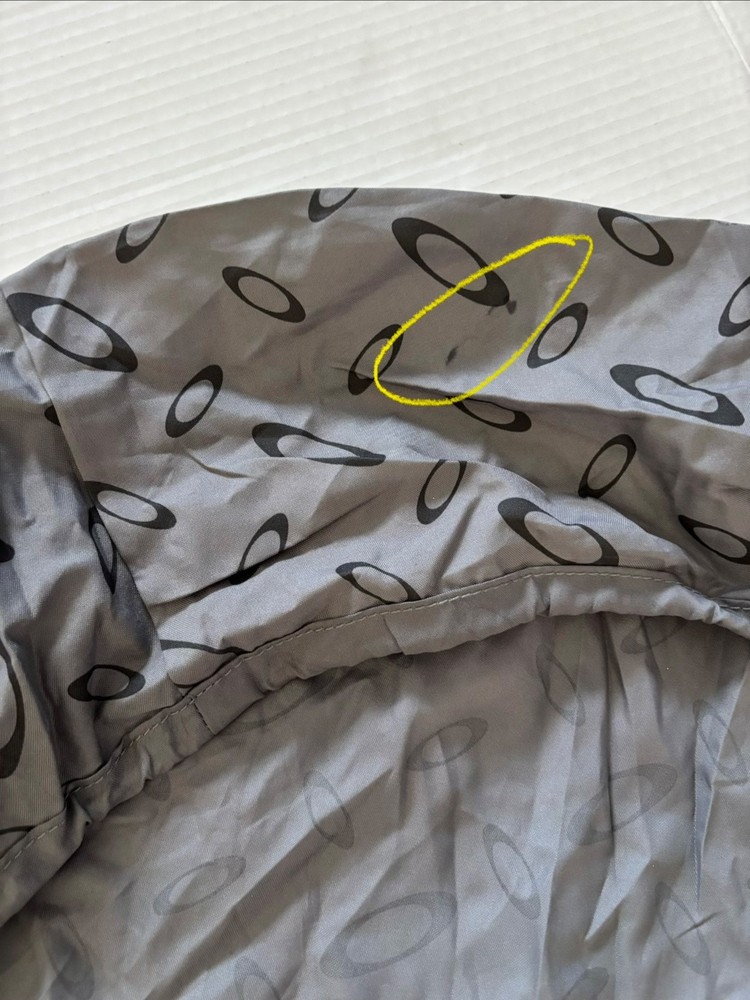 Pre-Owned Oakley wetsuit changing mat