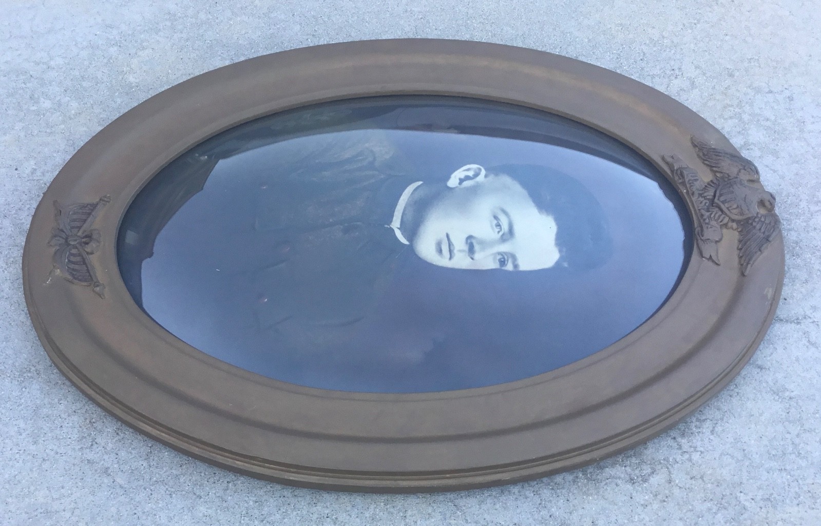 Vtg WW1 Convex Glass Soldier Military Portrait US Army Oval Framed Wall Hanging