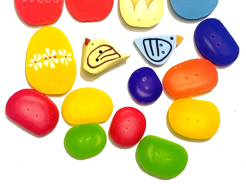 RESIN/PLASTIC 22 PIECE DOUBLE SIDED FLAT BUTTON *EASTER* EMBELLISHMENTS X-STITCH