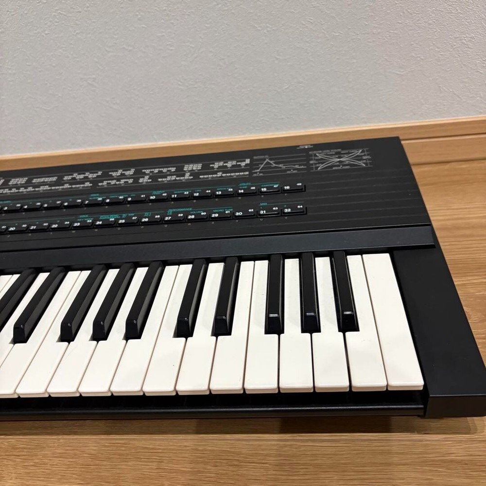 Yamaha DX7s Digital Programmable Synthesizer 61-Key Keyboard