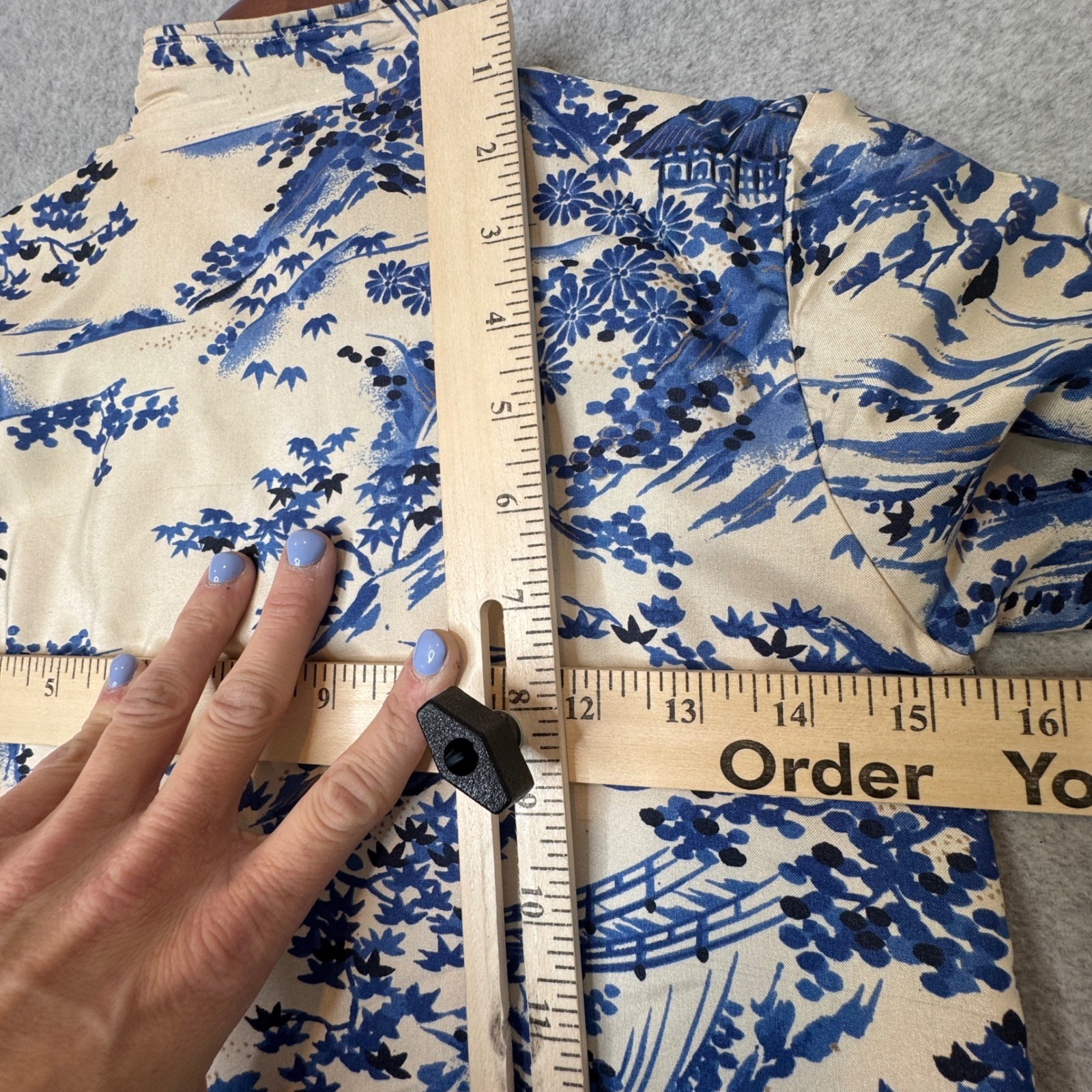 Vintage Blue & White Toile Asian Kimono Pure Silk Midi Dress Robe Frog Closures