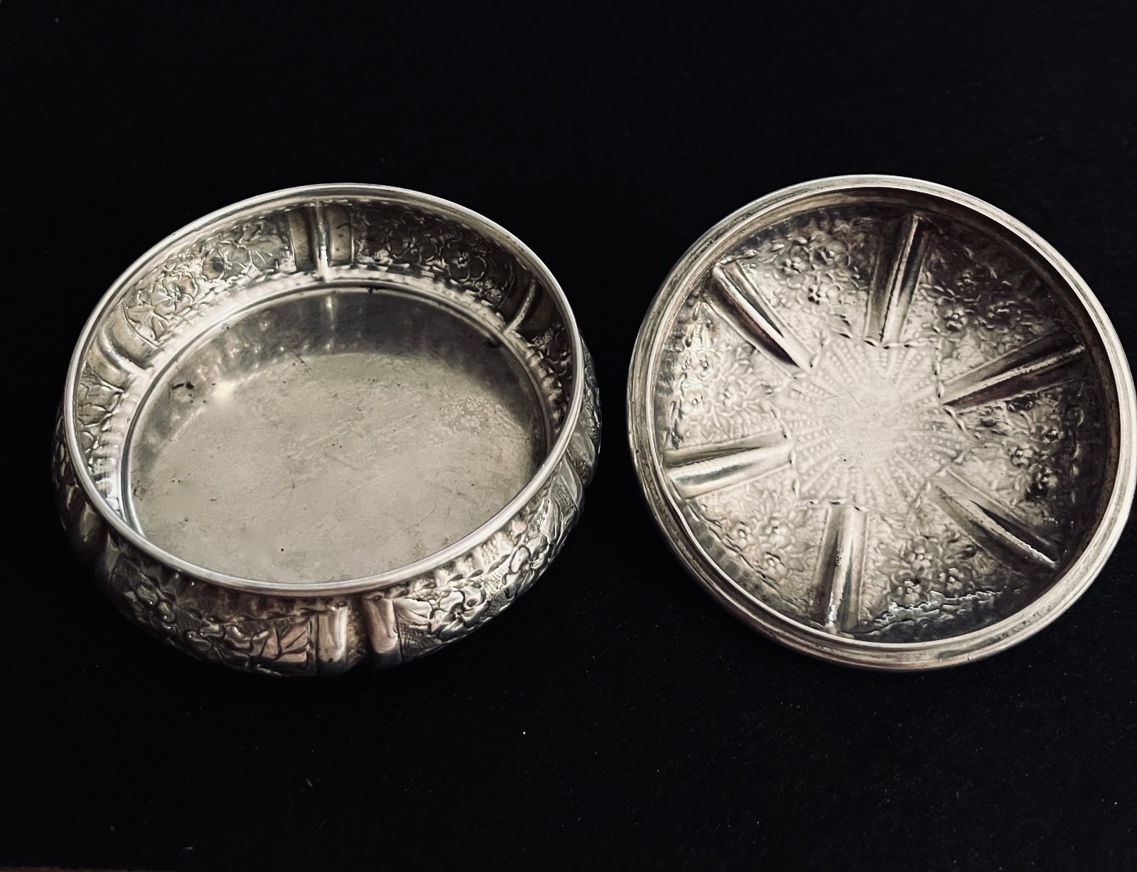 CONTINENTAL 800 SILVER COVERED ORNATE TRINKET BOX ROUND 3 1/2 " 4.55 OZ