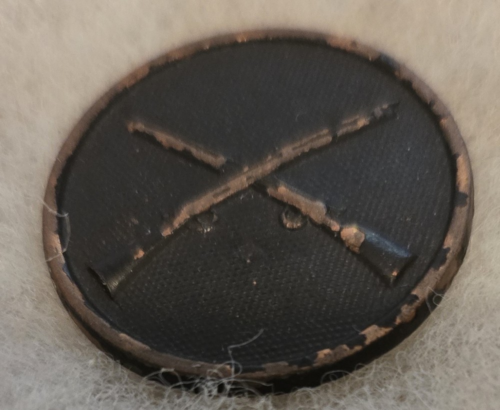 WW1 US Infantry  Collar Disc w/good nut & post.