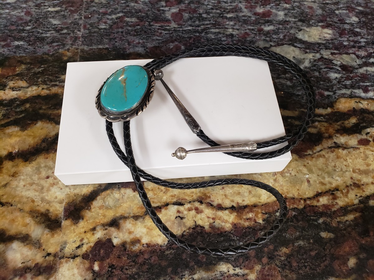 VINTAGE NATIVE AMERICAN STERLING SILVER TURQUOISE NAVAJO BOLO TIE