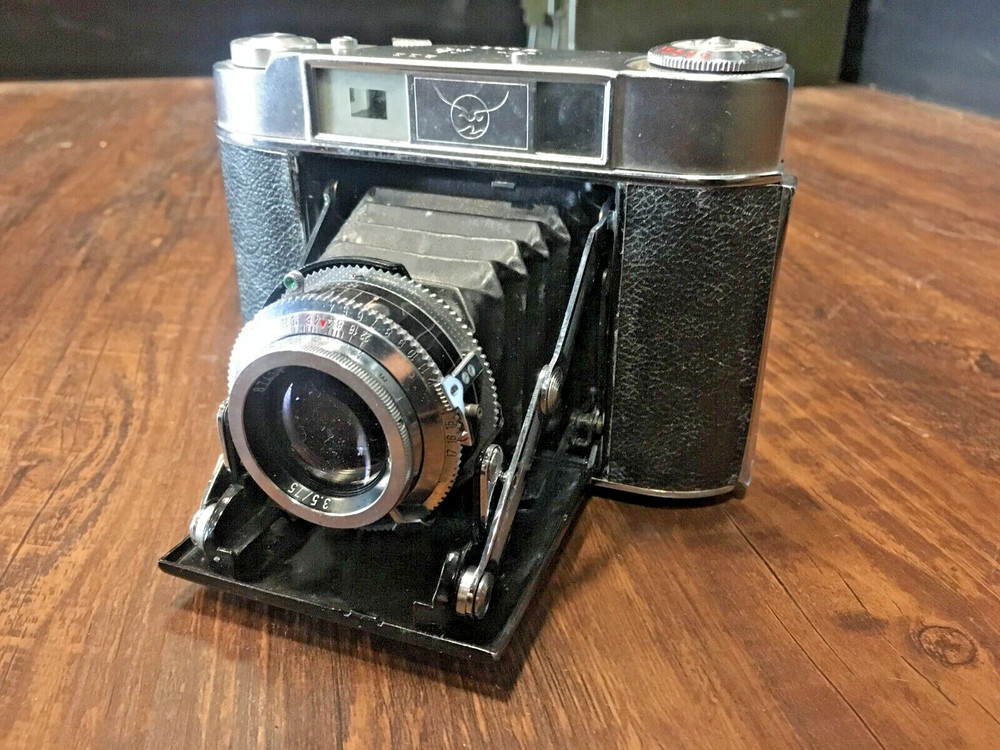 Vintage Seagull 203 Rangefinder Camera