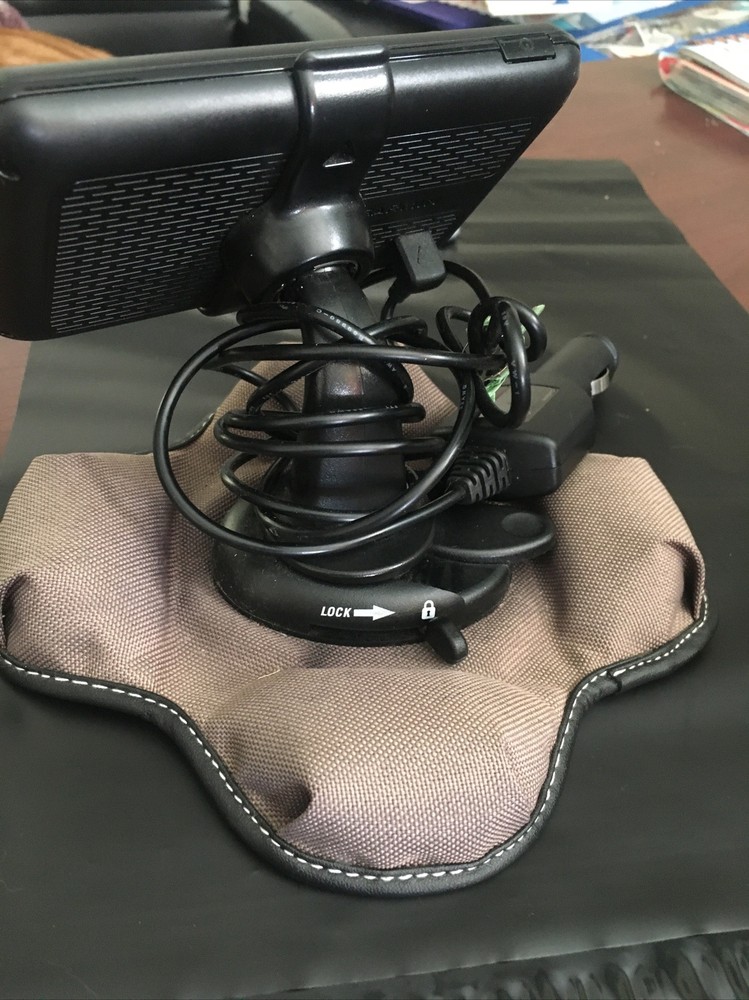 Garmin Nuvi 50 GPS Navigation Bundle Tested And Working