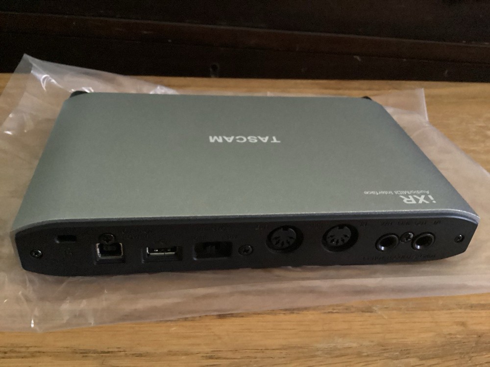 TASCAM iXR USB Audio MIDI Interface for iOS/Mac/Win