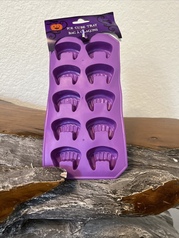 ICE CUBE TRAY...FUN HALLOWEEN TEETH.. MAKES 10 ICE CUBES