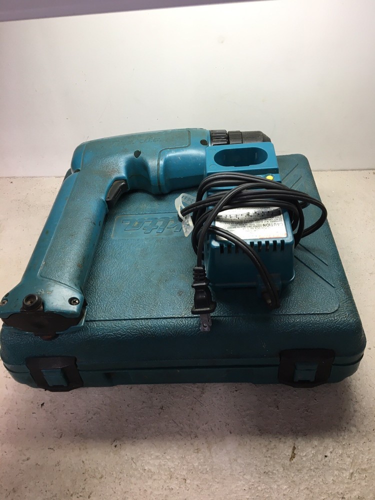 Makita 9.6 Volt Drill Kit
