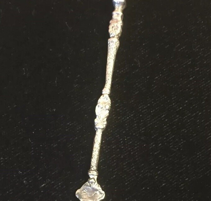 S. Vivaldi 800 Silver Lion Crest Pickle Fork 4 3/4”
