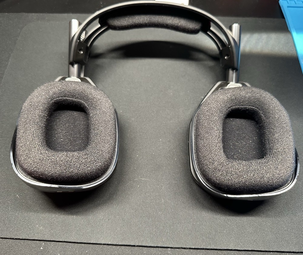 Logitech G A50 lightspeed Wireless Gaming Headset + Base Station–Black- Complete