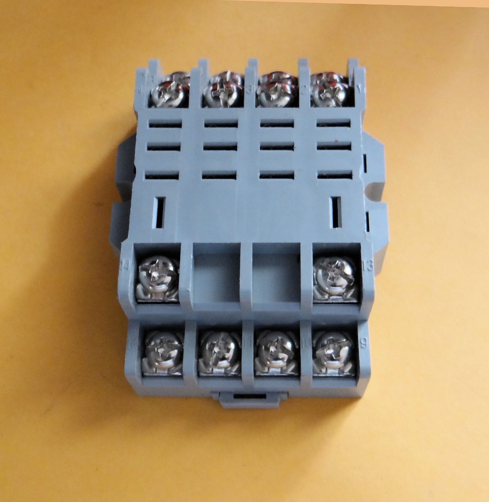 IDEC SH4B-05 10A 300V 14 Pin Relay Socket