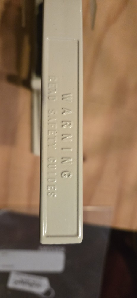Krakanut macadamia nut cracker
