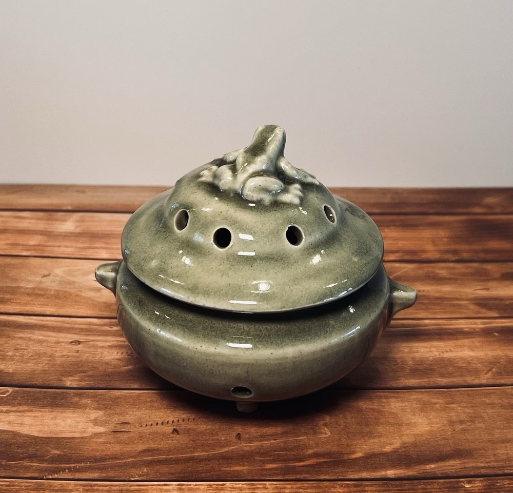 Authentic Shoyeido “Desert Sage” Handcrafted Celadon Frog Incense Burner
