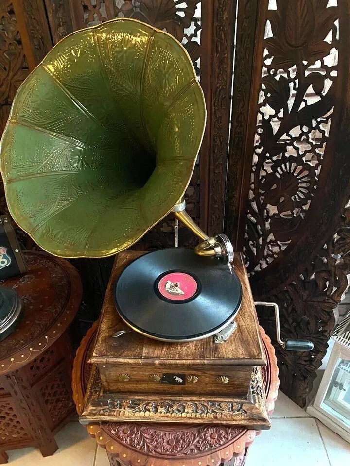 HMV Gramophone Antique, Fully Functional Working Phonograpf, win-up record playe