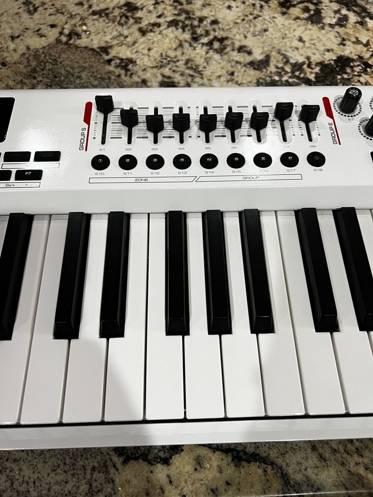 Axiom Pro 49 Advanced 49-Key USB MIDI Controller with HyperControl Technology