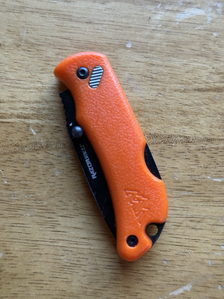 Outdoor Edge 2.2" Razor Mini Orange Replaceable Blade Knife Used