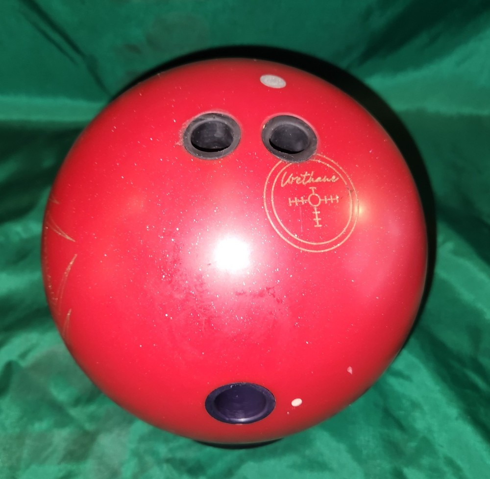 Hammer Black Widow Red Solid Urethane Overseas Bowling Ball 15 lbs Span 4 Inches