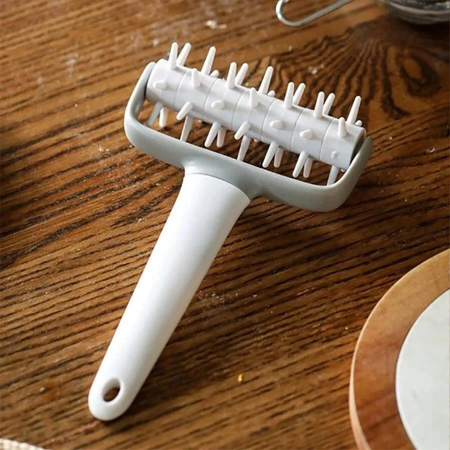 Plastic Pizza Base Pie Pastry Dough Hole Puncher Roller Docker Baking Tool NEW!