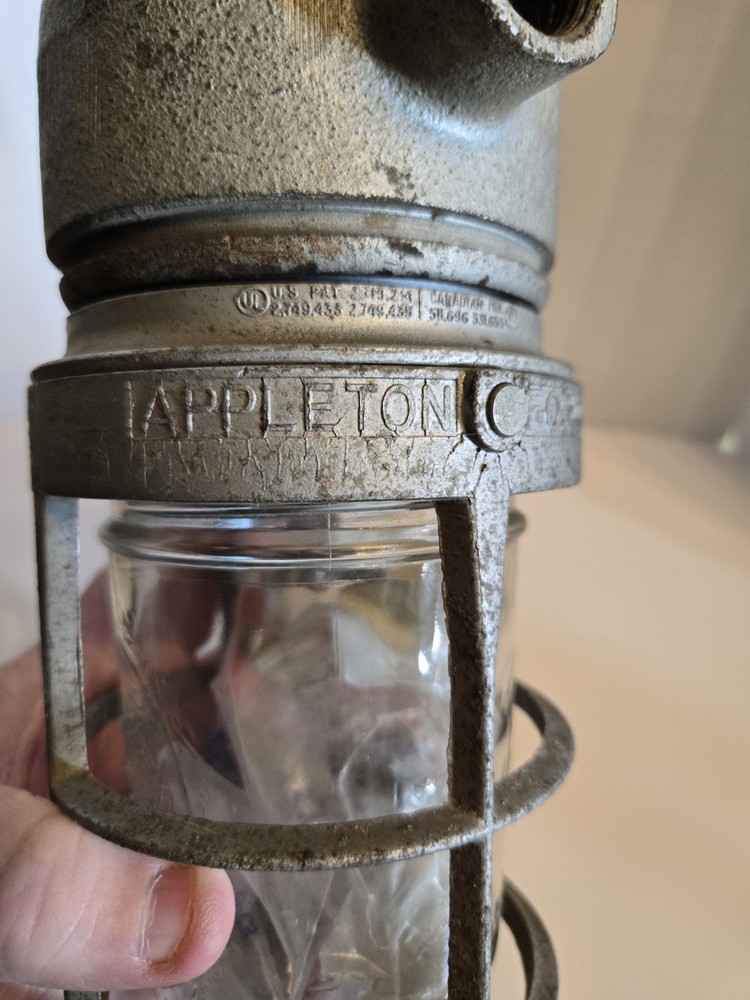 APPLETON FORM 100 EXPLOSION PROOF LIGHT W/ CAGE And GLOBE