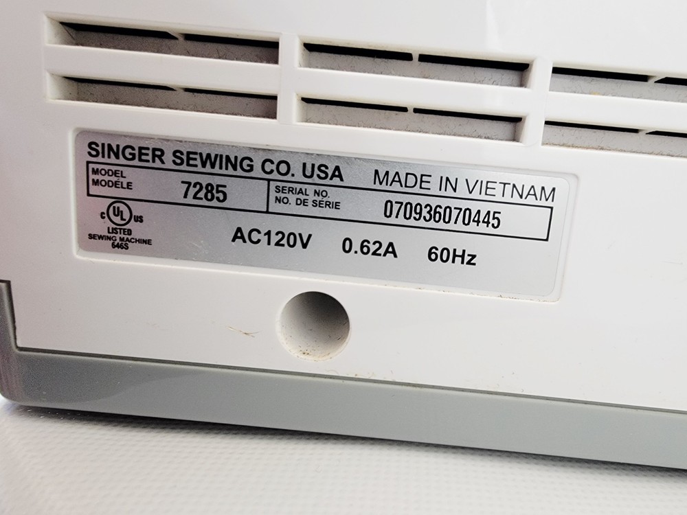 Singer Patchwork 7285 Sewing & Quilting Machine W/ Extension Table - VIDEO