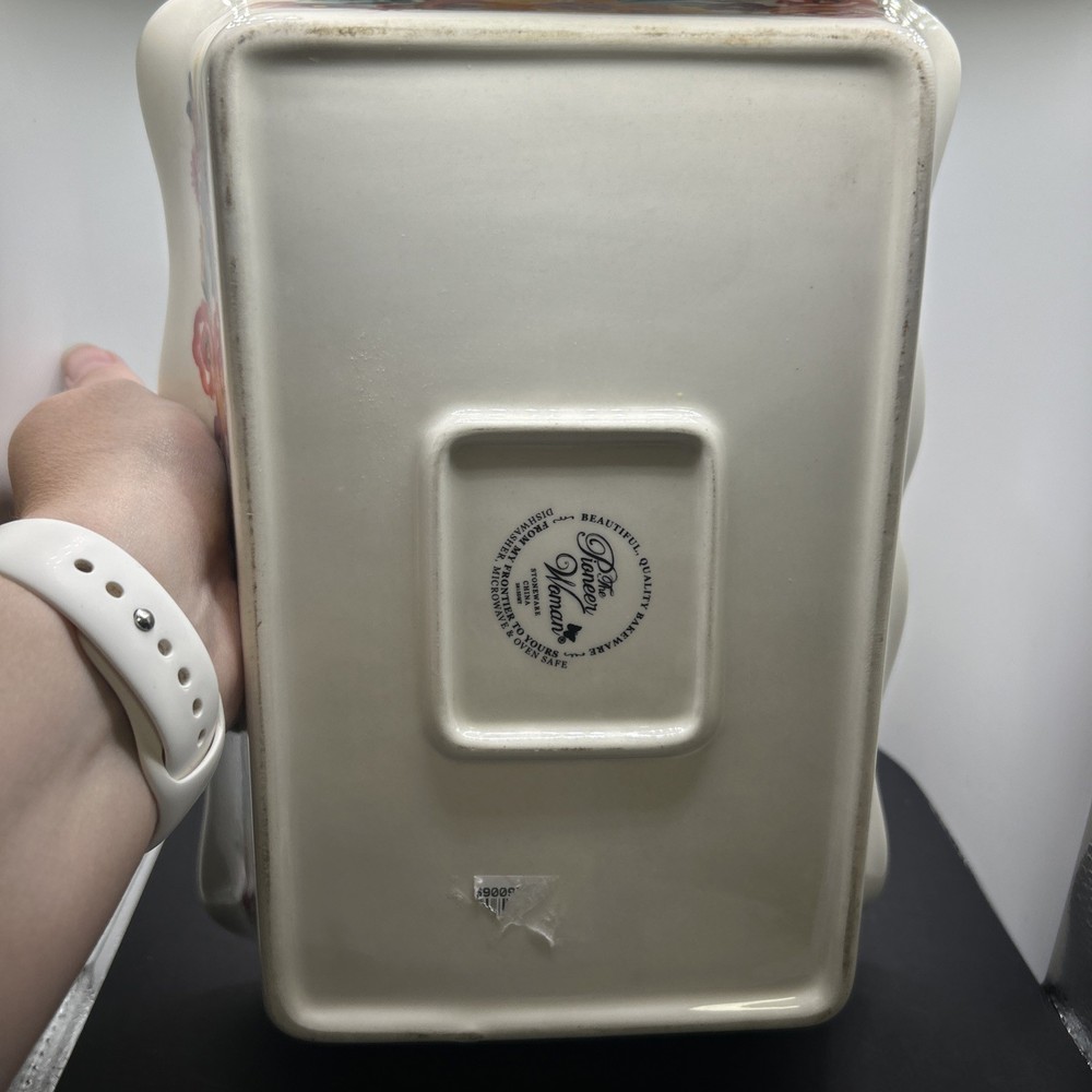 The Pioneer Woman Rectangular Ruffle Top Ceramic Bakeware