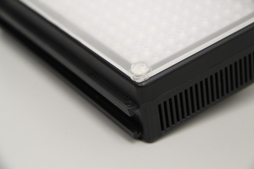 Genaray LED-6200T 209 LED Variable Color On Camera Light