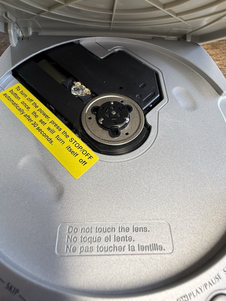 Lenoxx Sound Programmable Compact Disc Player W/Repeat Player 1 Bit DAC Digital