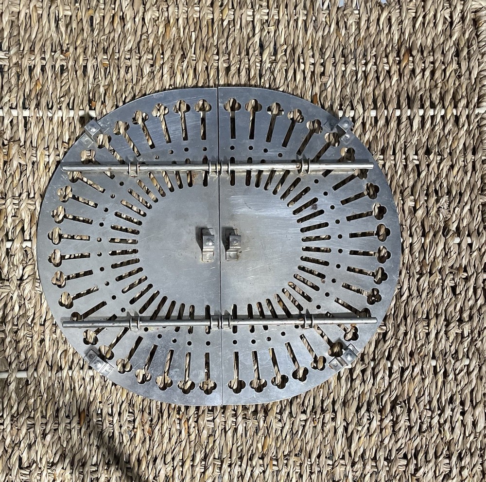 Oval Shaped Metal Side Stand Roaster Trivet adjustable