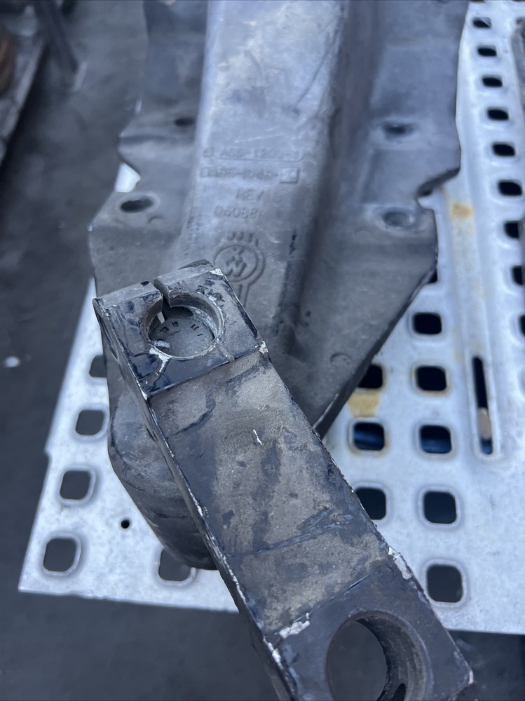 KENWORTH T2000 LEAF SPRING HANGER A85-1200-1