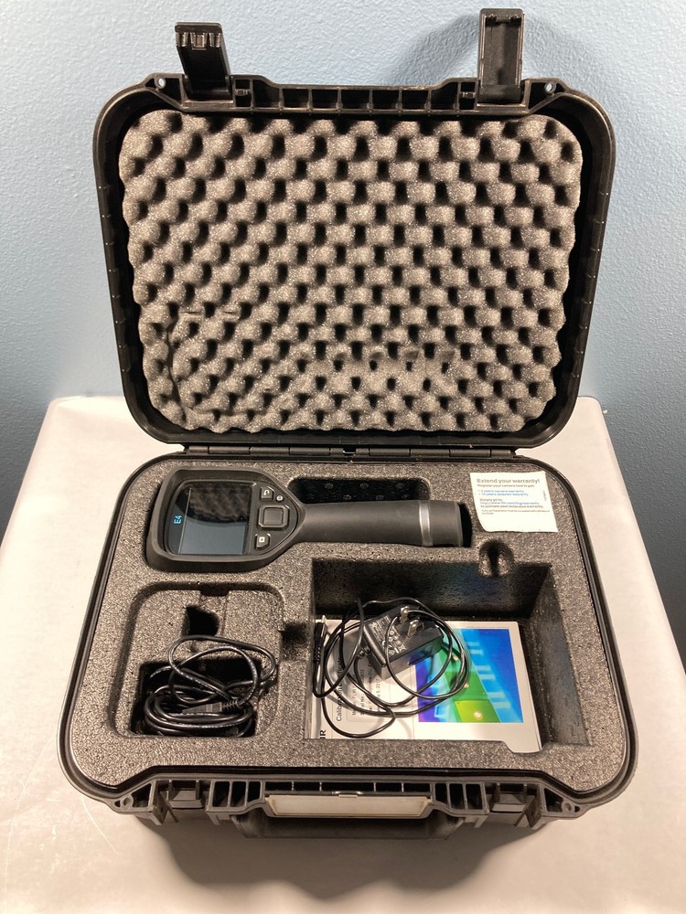FLIR E4 Compact Thermal Imaging Camera with Case and Charger