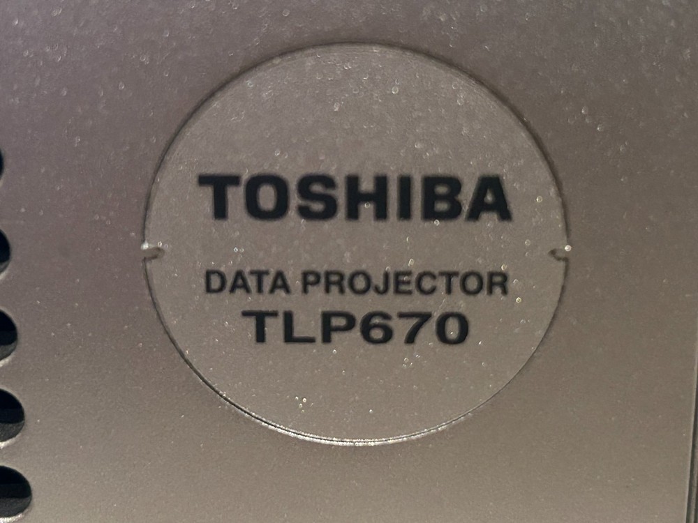 Toshiba TLP670 Data Projector